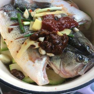 西葫芦焖鲈鱼的做法步骤：8
