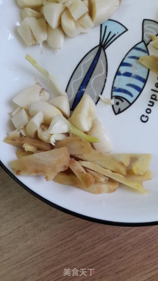 番茄炒牛肉的做法步骤：1
