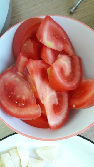 番茄炒牛肉的做法步骤：2