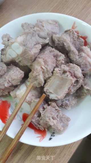 糖醋排骨炖萝卜的做法步骤：2
