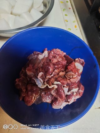 黄瓜炒牛肉的做法步骤：3