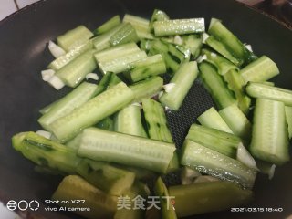 黄瓜炒牛肉的做法步骤：7
