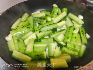 黄瓜炒牛肉的做法步骤：8