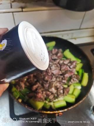黄瓜炒牛肉的做法步骤：10