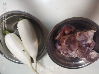 萝卜筒骨汤的做法步骤：1