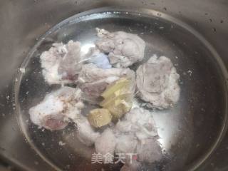 萝卜筒骨汤的做法步骤：4