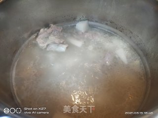 萝卜筒骨汤的做法步骤：5