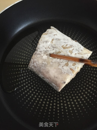 糖醋带鱼的做法步骤：2