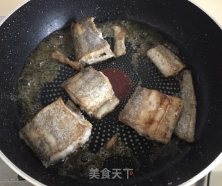 糖醋带鱼的做法步骤：3