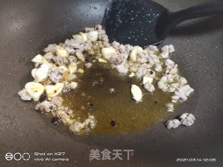 豆瓣酱焖辣椒的做法步骤：2