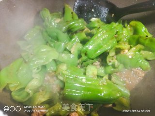 豆瓣酱焖辣椒的做法步骤：3