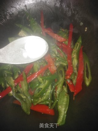 双椒炒腊肠的做法步骤：6