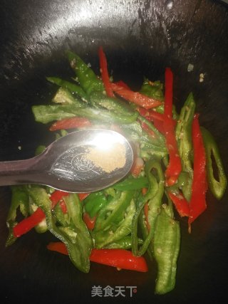 双椒炒腊肠的做法步骤：7