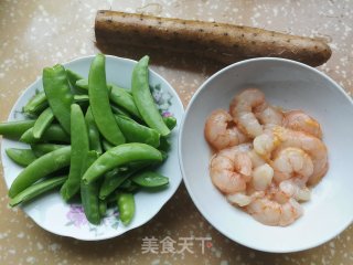 山药甜豆角炒虾仁的做法步骤：1