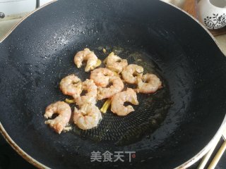 山药甜豆角炒虾仁的做法步骤：4