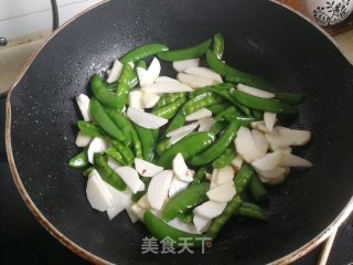 山药甜豆角炒虾仁的做法步骤：5