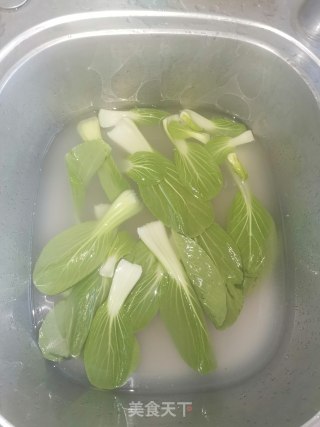鸡蛋洋葱炒油菜的做法步骤：1