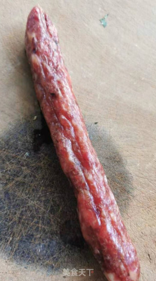 青椒炒腊肠的做法步骤：2