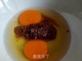 鸡蛋炒虾酱的做法步骤：1