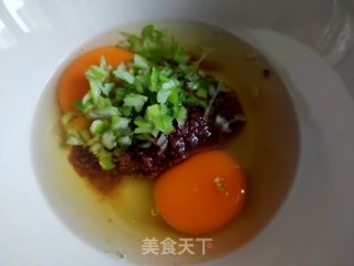 鸡蛋炒虾酱的做法步骤：2