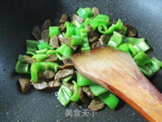 牛肉丸炒青椒的做法步骤：7