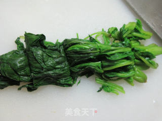 胡萝卜丝蛋皮拌菠菜的做法步骤：7