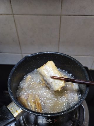 烧糖醋带鱼的做法步骤：7