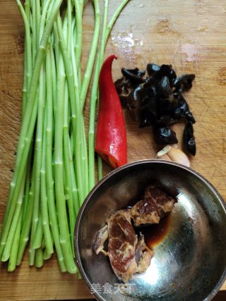 肉末炒芦蒿的做法步骤：1