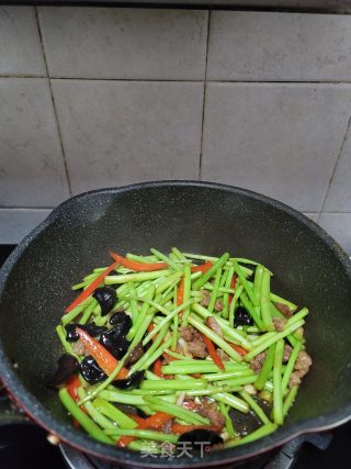 肉末炒芦蒿的做法步骤：7
