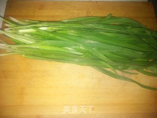 春韭菜炒鸡蛋的做法步骤：1