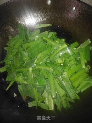 春韭菜炒鸡蛋的做法步骤：10