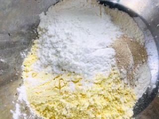 玉米面小锅巴的做法步骤：1