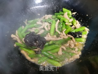 芦笋炒肉的做法步骤：8