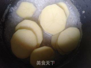 土豆饭团的做法步骤：1