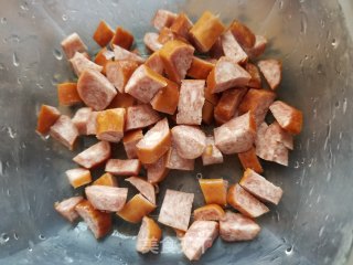 小黄瓜鸡蛋炒饭的做法步骤：2