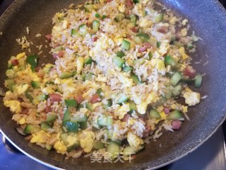 小黄瓜鸡蛋炒饭的做法步骤：8