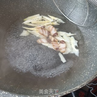 春笋腊肉焖面的做法步骤：2