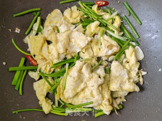 香葱炒鹅蛋的做法步骤：10