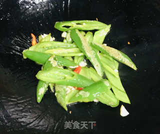 尖椒炒鱼肚的做法步骤：6
