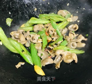 尖椒炒鱼肚的做法步骤：8