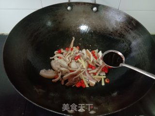 香芹炒猪耳的做法步骤：4