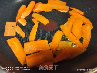 胡萝卜炒牛肉的做法步骤：3