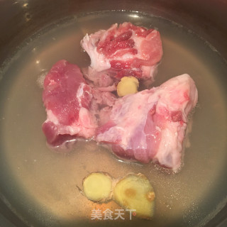 芸豆煲猪筒骨的做法步骤：1