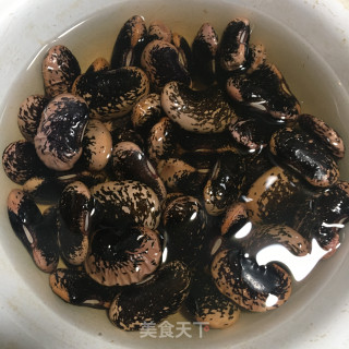 芸豆煲猪筒骨的做法步骤：2