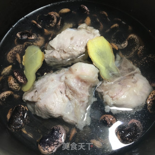 芸豆煲猪筒骨的做法步骤：4