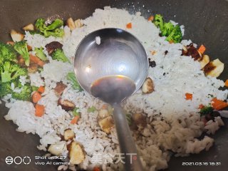 胡萝卜西蓝花炒饭的做法步骤：8