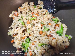 胡萝卜西蓝花炒饭的做法步骤：11