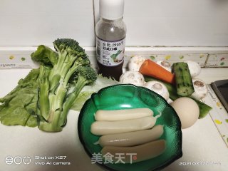 蘑菇西蓝花鸡肉火腿沙拉的做法步骤：1