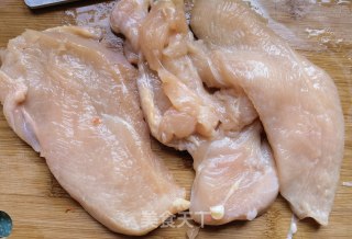 香煎鸡胸肉的做法步骤：2