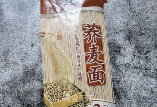 胡萝卜木耳荞麦面的做法步骤：3